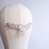 Jeanne – Peigne de mariée feuillage et fleurs champêtre chic avec perles baroques naturelles