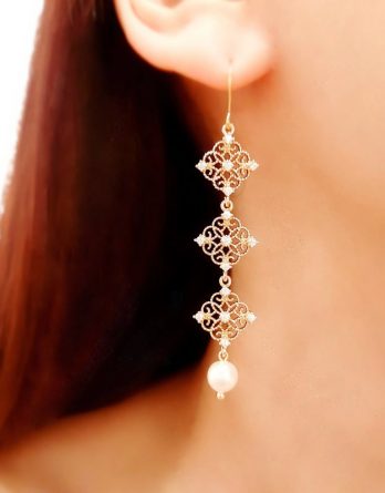Artémis - Boucles d'oreilles longues arabesques plaqué Or avec perles Swarovski