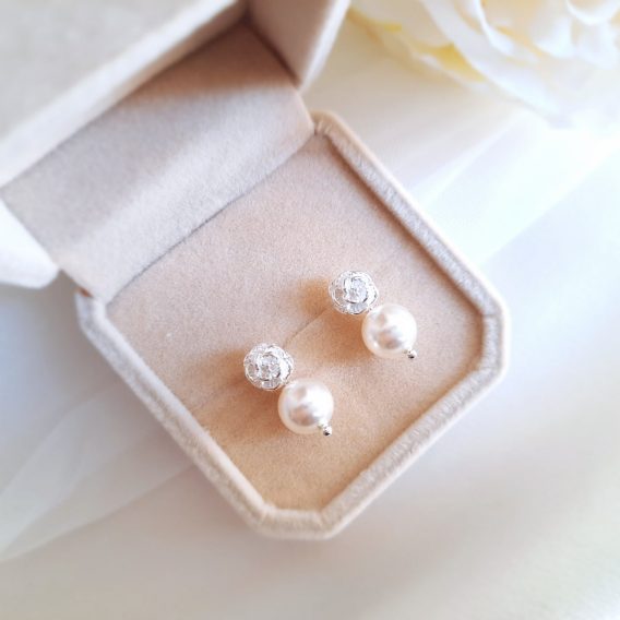 Camélia - Boucles d’oreilles mariage fleur avec perles Swarovski