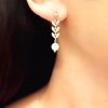 Laurie 2 - Boucles d'oreilles feuilles de laurier plaqué Or avec perles Swarovski