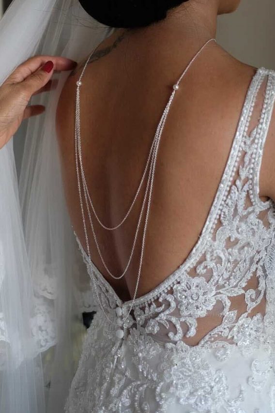 Amélia - Collier de dos mariage 3 rangs avec perles swarovski